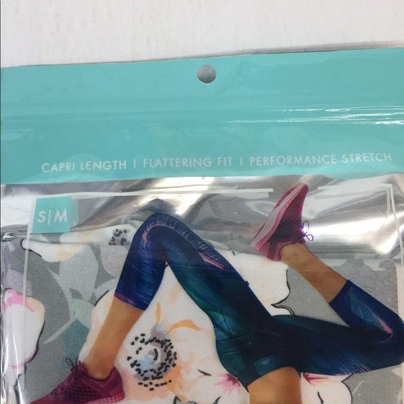 Blue Star Gray Floral Capri Leggings Women’s - Picture 2 of 12